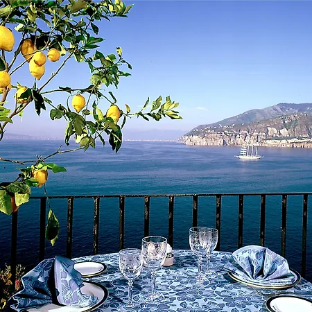 라 토나렐라 호텔